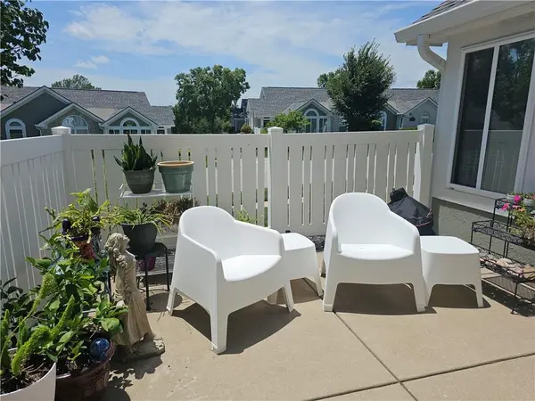 7137 Meadow View ST, Shawnee, KS 66227