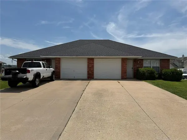 165 & 167 NW Woodbury DR, Grain Valley, MO 64029