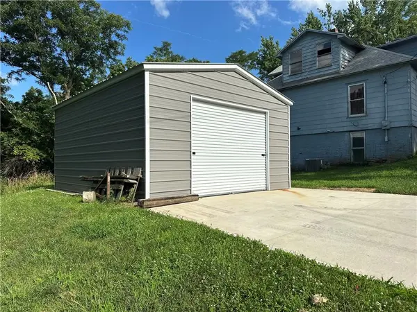 135 N 11th ST, Lexington, MO 64067