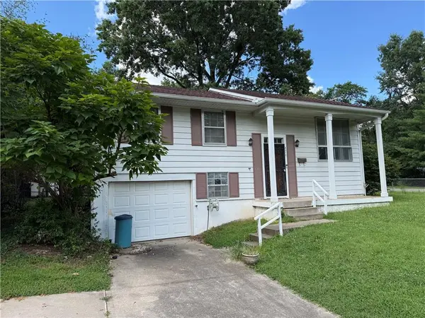 8512 E 91st ST, Kansas City, MO 64138
