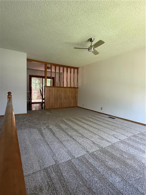 8512 E 91st ST, Kansas City, MO 64138
