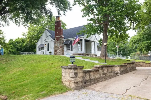 9314 E 36th TER, Kansas City, MO 64133