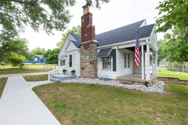 9314 E 36th TER, Kansas City, MO 64133