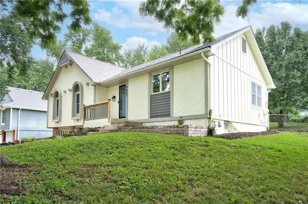 9927 N Harrison DR, Kansas City, MO 64155