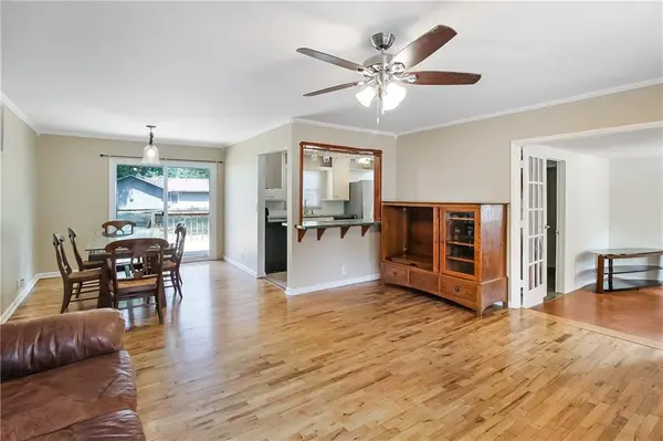301 E 3rd ST, Altamont, KS 67330