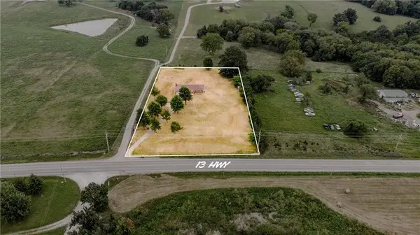 561 SE 13 HWY, Warrensburg, MO 64093