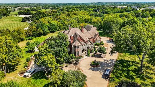 14707 Mission RD, Leawood, KS 66224