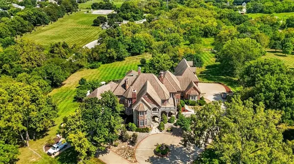 14707 Mission RD, Leawood, KS 66224