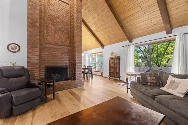 10955 Nieman RD, Overland Park, KS 66210