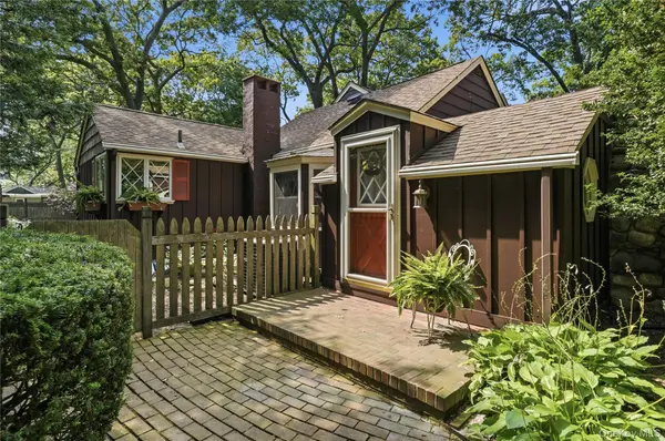 481 Ackerson BLVD, Brightwaters, NY 11718