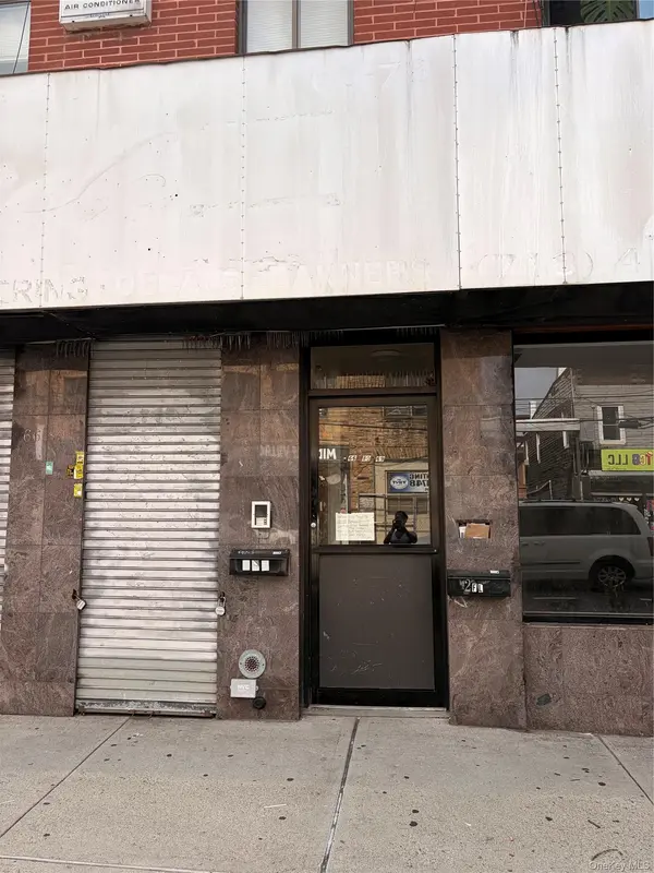 6680 69th ST, Middle Village, NY 11379