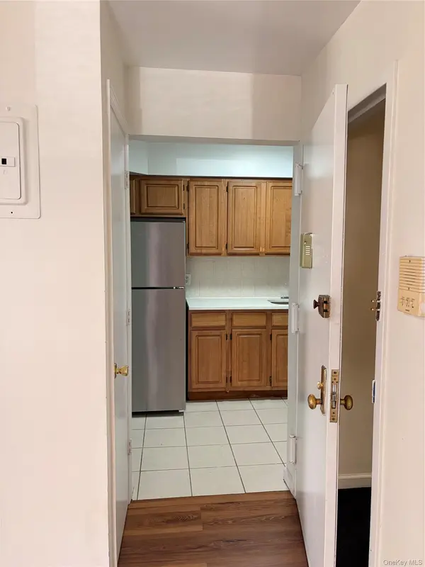 6680 69th ST, Middle Village, NY 11379
