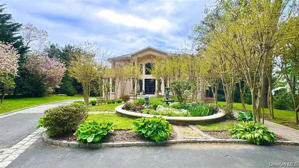 527 Manhasset Woods RD, Manhasset, NY 11030