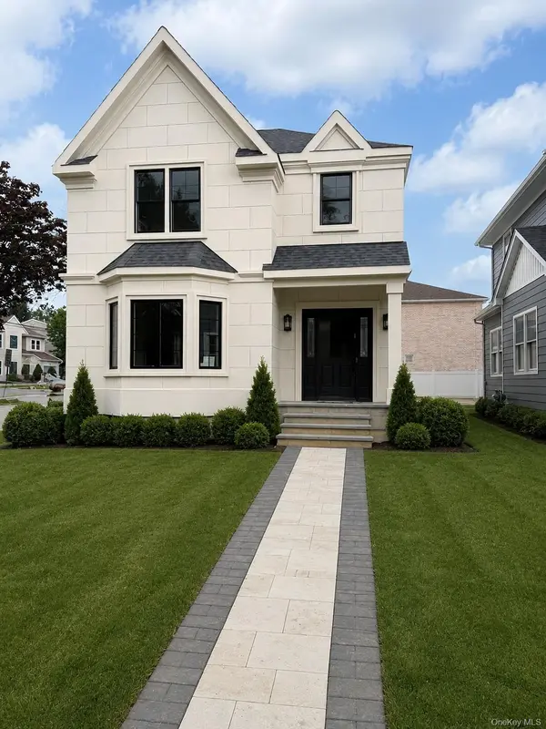 165 Evans AVE, Albertson, NY 11507