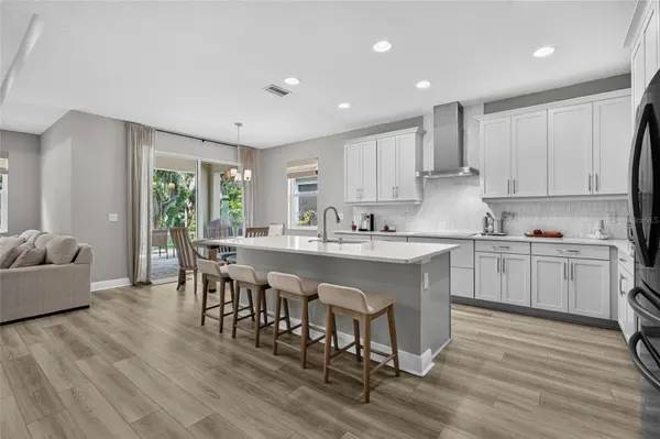 3541 SECLUDED CT, Sarasota, FL 34240