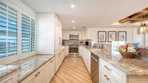 6300 MIDNIGHT PASS RD #809, Sarasota, FL 34242
