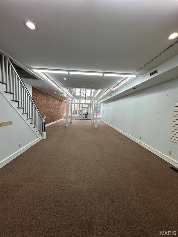 221 N Main ST, Hannibal, MO 63401