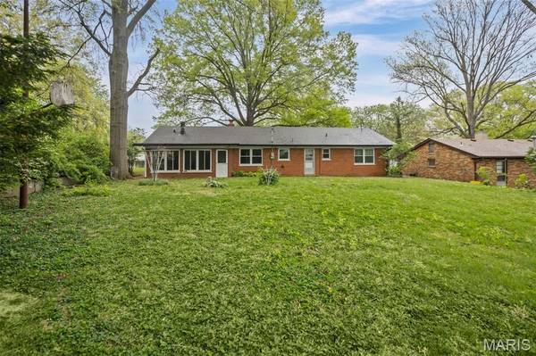 9 Beth Ann DR, Belleville, IL 62221
