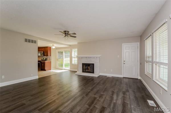 2 Saw Mill WAY, St Charles, MO 63303