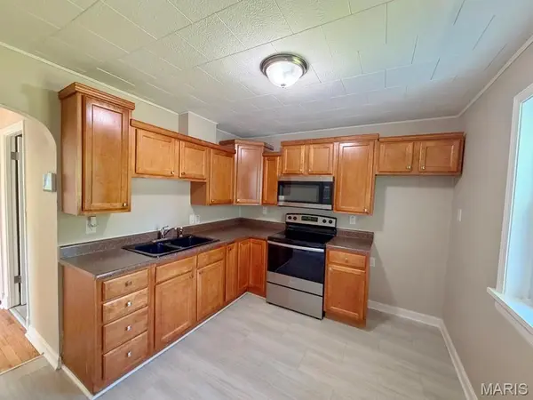 10063 Green Valley DR, St Louis, MO 63136