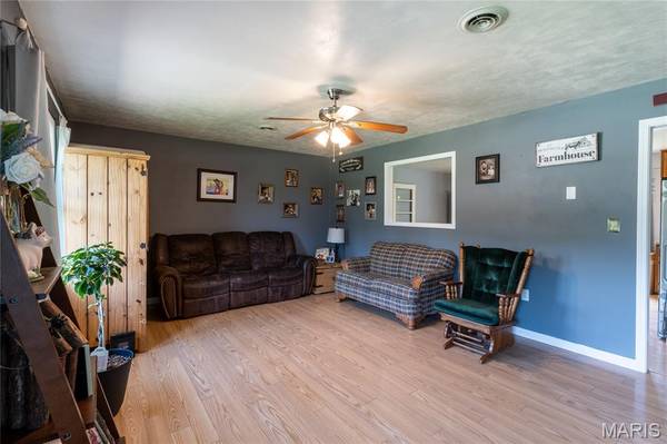 880 Main ST, St Elizabeth, MO 65075