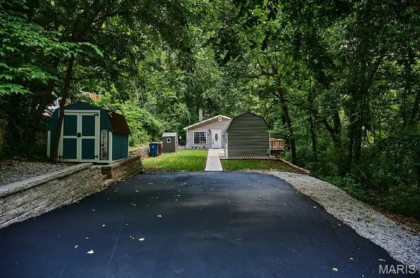 610 Saint Clair RD, Fairview Heights, IL 62208