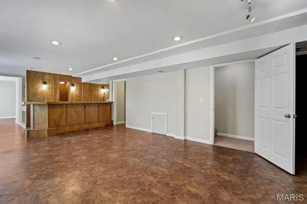 907 Sherwood DR, Warrenton, MO 63383