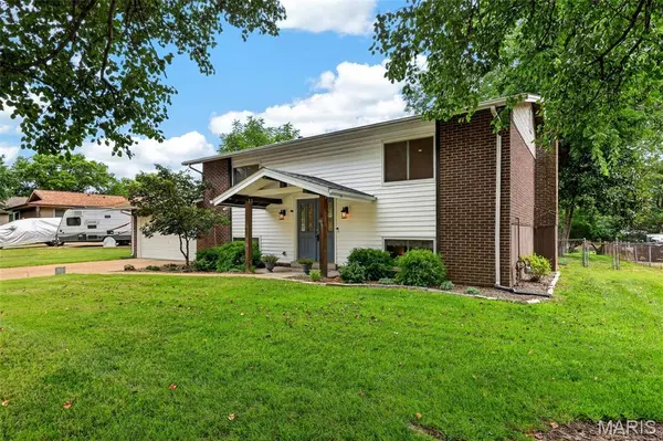 933 Barbara Ann LN, Ellisville, MO 63021