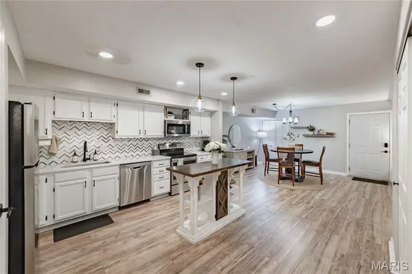15026 Baxter Village DR #E, Chesterfield, MO 63017