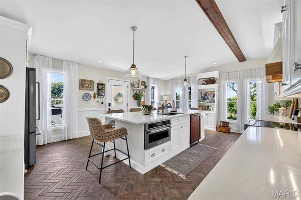 755 Cap Au Gris ST, Troy, MO 63379