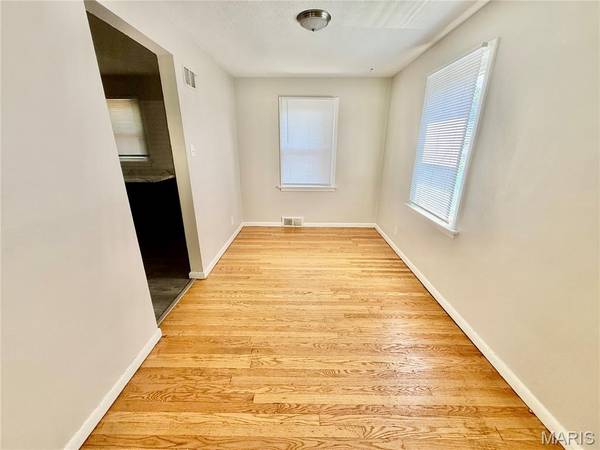 6122 Jackson AVE, Berkeley, MO 63134