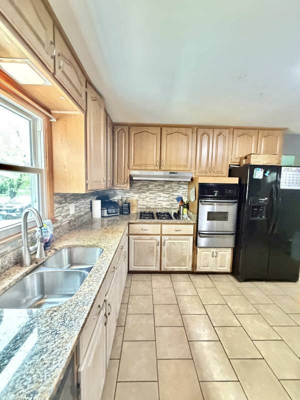 18832 Cherry LN, Lansing, IL 60438