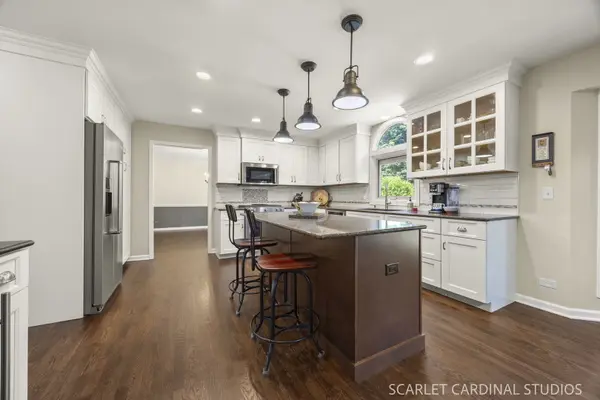 708 Sanctuary LN, Naperville, IL 60540