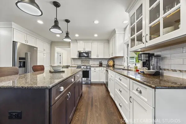 708 Sanctuary LN, Naperville, IL 60540