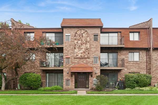 111 W Brandon CT #E33, Palatine, IL 60067