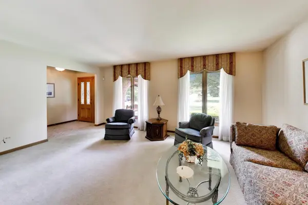 16W671 Fern ST, Willowbrook, IL 60527
