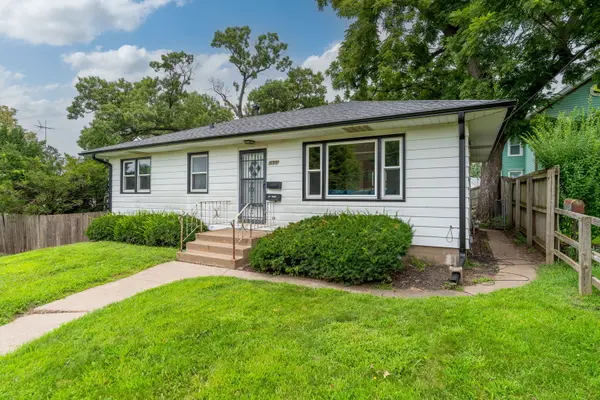 630 W Lombard ST, Davenport, IA 52803