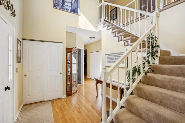 1804 Redwood LN, Mchenry, IL 60051