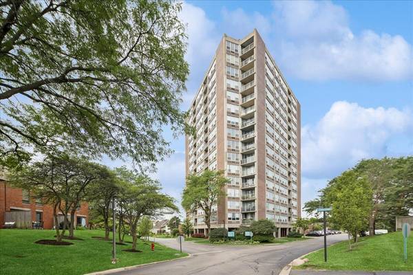 3925 TRIUMVERA DR #15G, Glenview, IL 60025