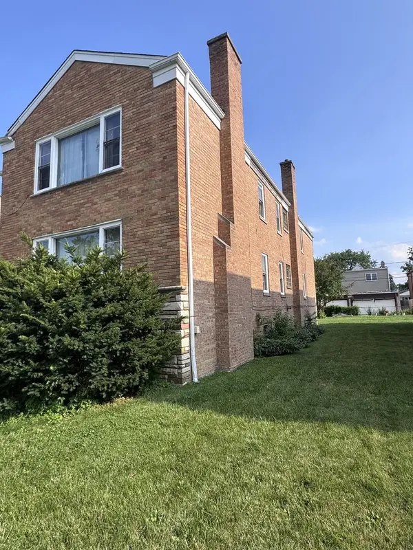 10309 Chaucer ST, Westchester, IL 60154