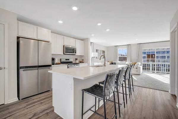438 lakeshore CT, St. Charles, IL 60174