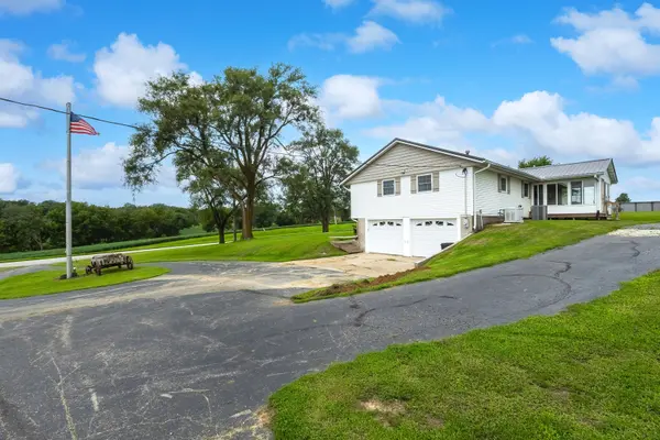 8958 IL Hwy 82, Cambridge, IL 61238
