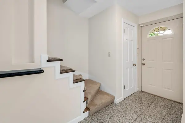134 N 8th AVE, Des Plaines, IL 60016