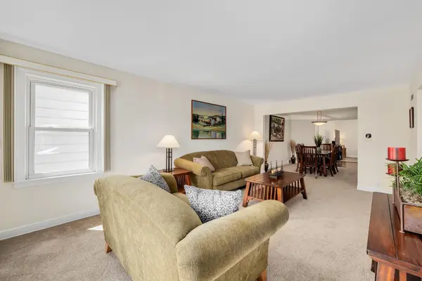 134 N 8th AVE, Des Plaines, IL 60016