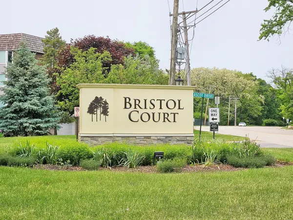 200 Thames Pkwy #1K, Park Ridge, IL 60068