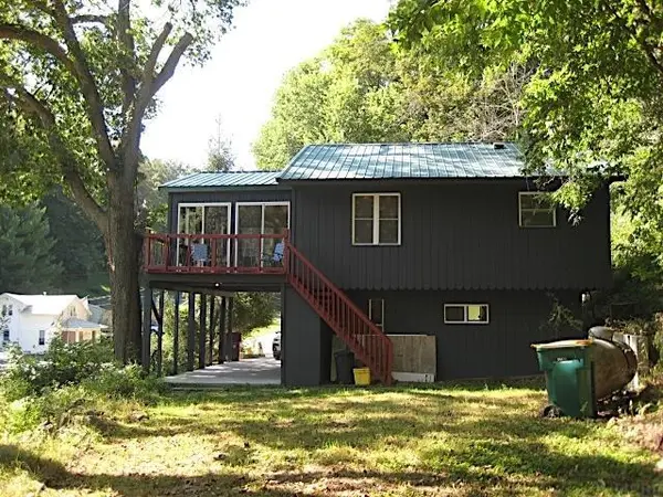 920 Garnavillo AVE, Mcgregor, IA 52157