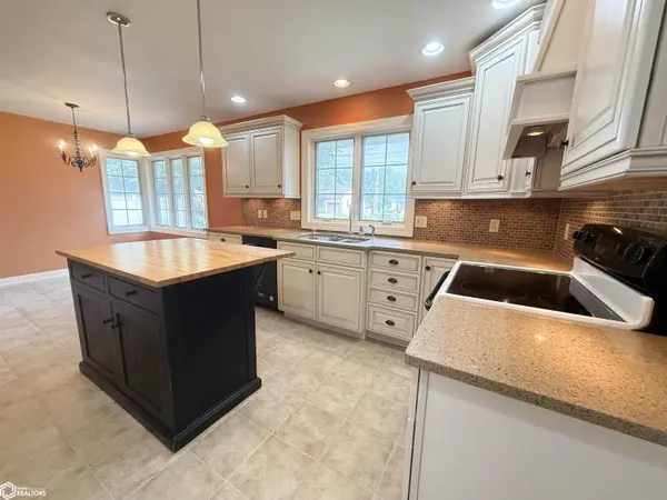 715 4th AVE, Hampton, IA 50441