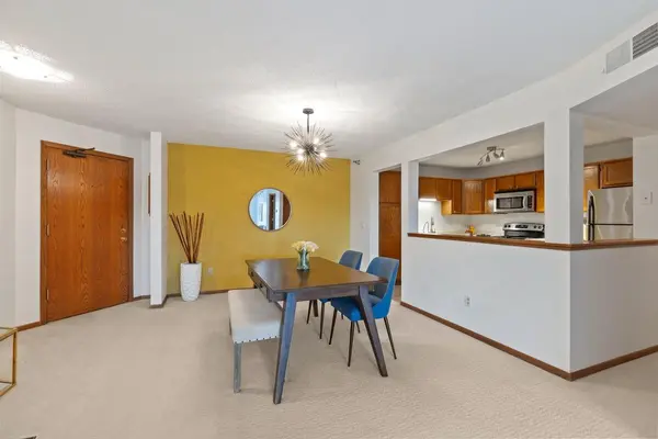 6085 Rowland RD #312, Minnetonka, MN 55343