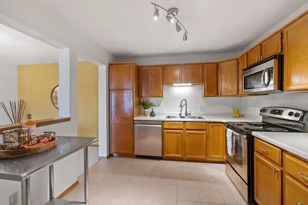 6085 Rowland RD #312, Minnetonka, MN 55343