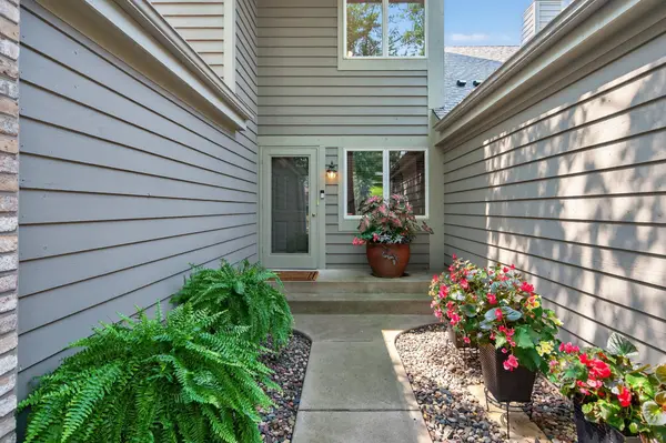125 Wildwood Bay DR, Mahtomedi, MN 55115